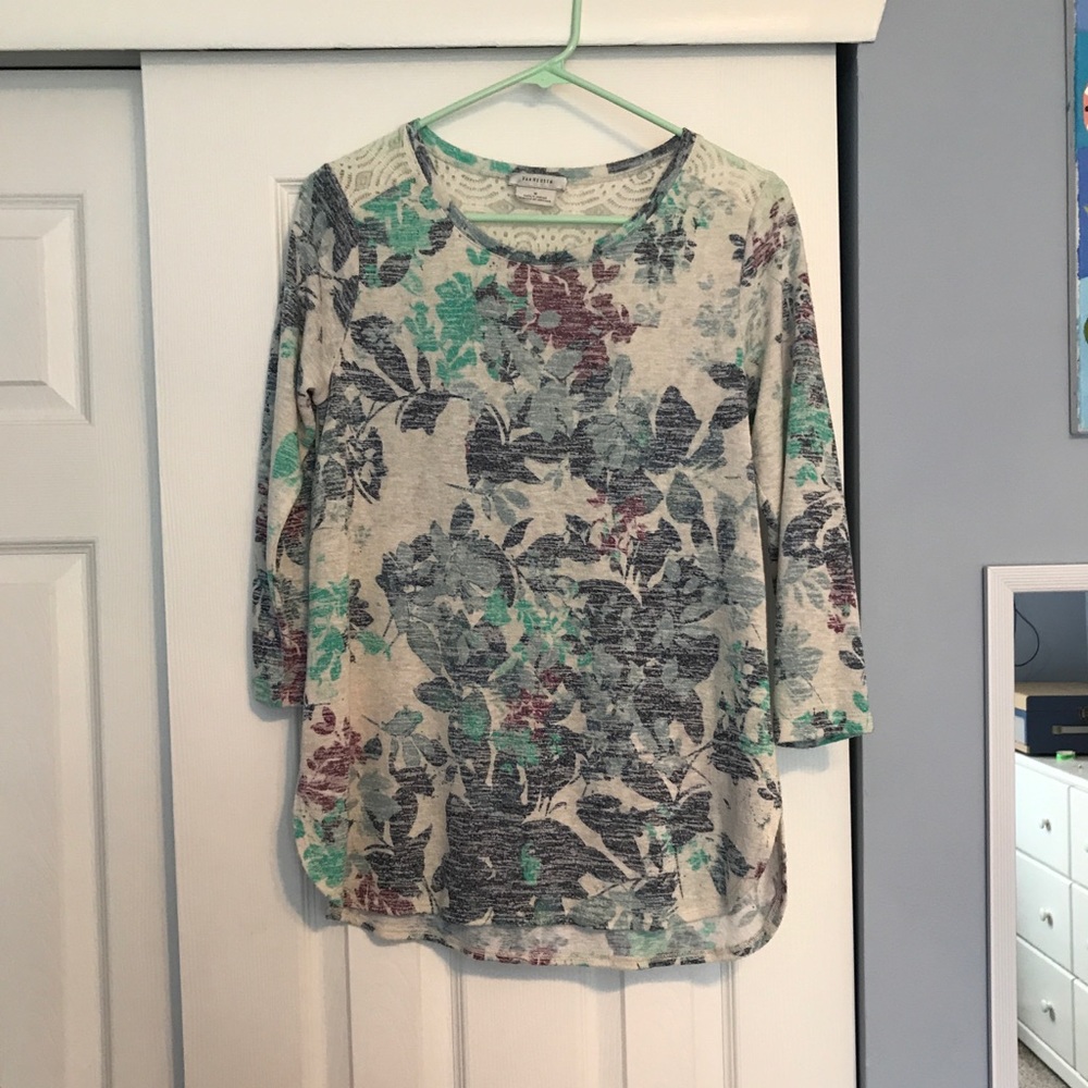 Van Heusen light weight knit sweater, size Medium